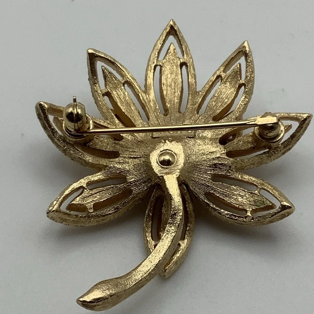 Vintage Avon Goldtone 2” Lotus Brooch